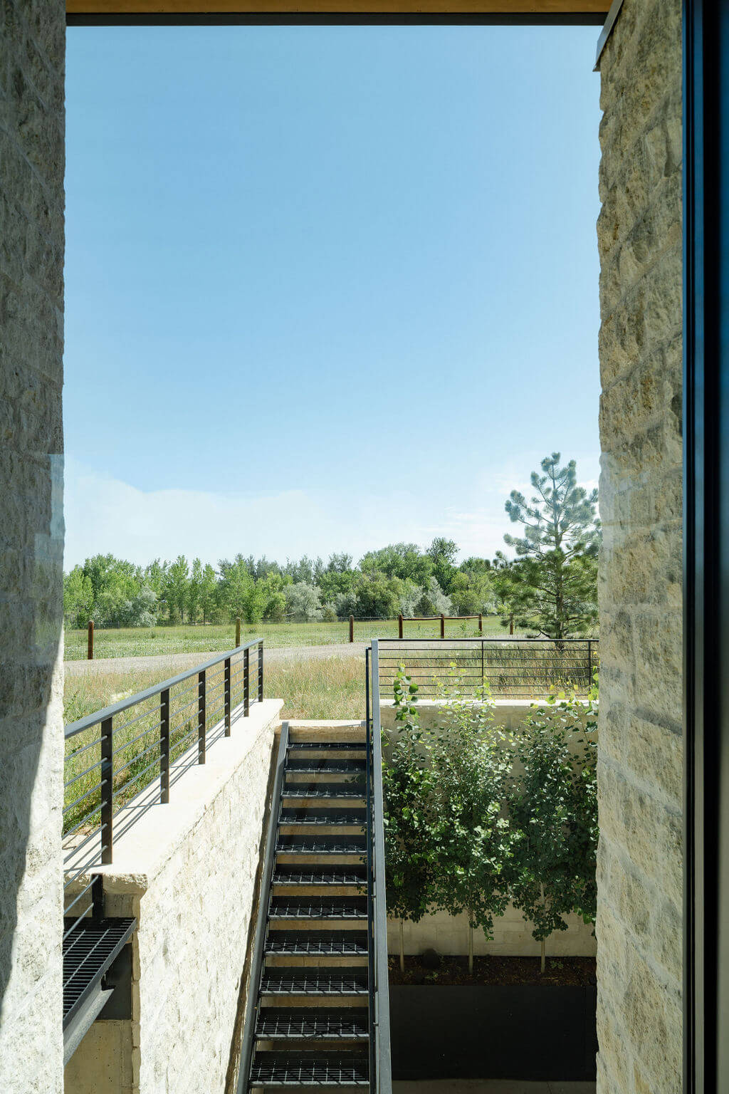 MaggiesFarm_SurroundArch-Window-to-Lower-Level-Stairs